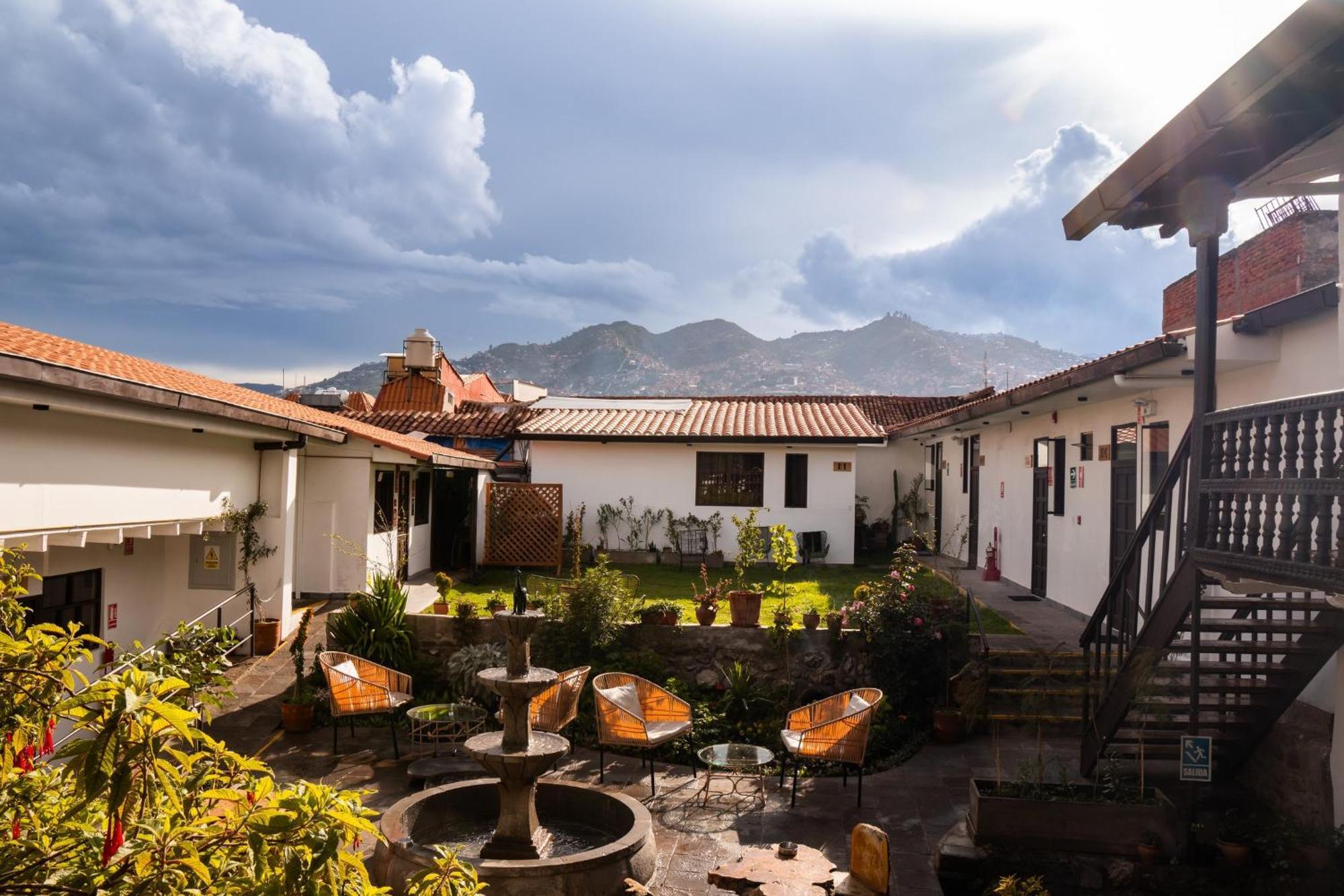 Black Llama Hostel กุสโก ภายนอก รูปภาพ