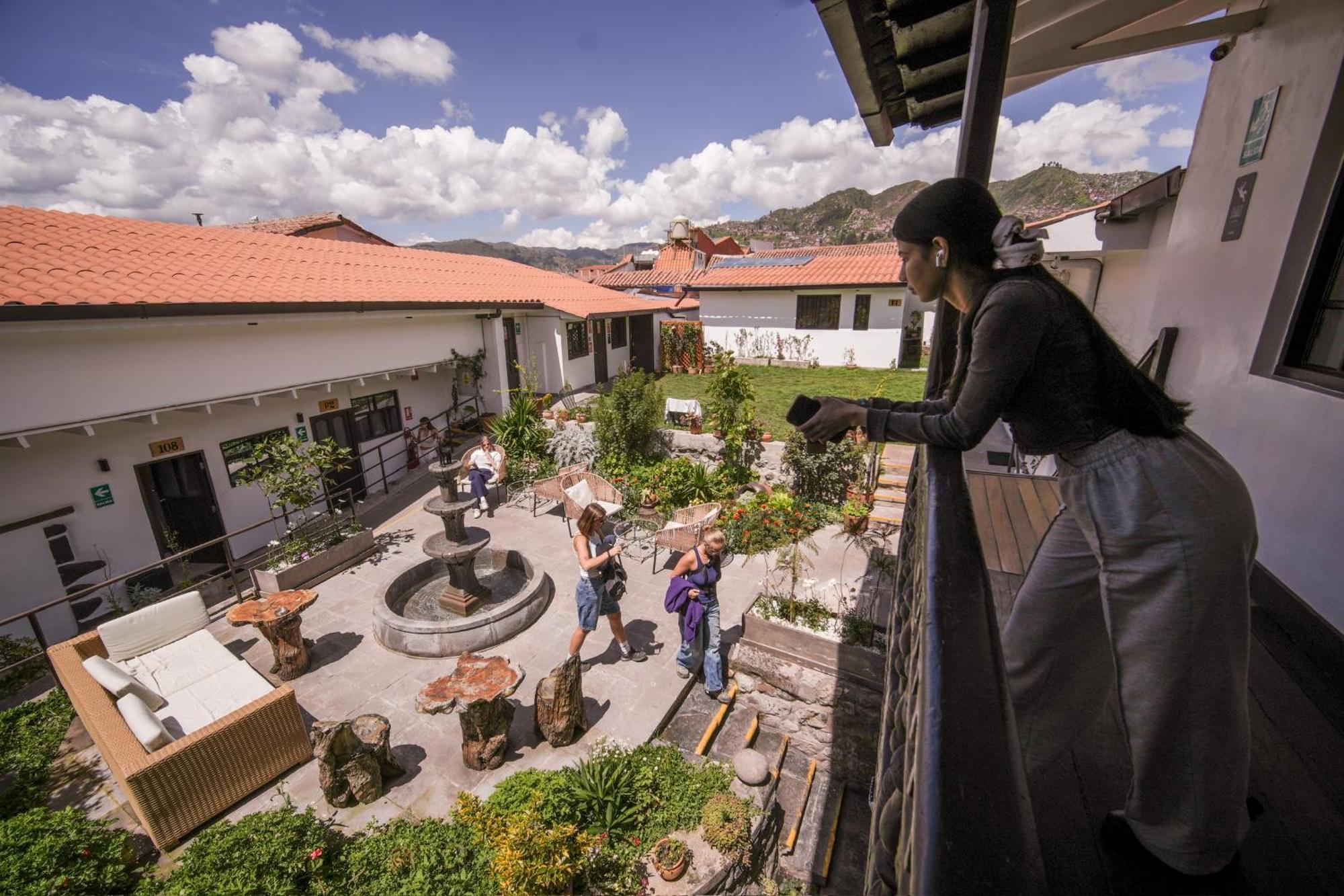 Black Llama Hostel กุสโก ภายนอก รูปภาพ