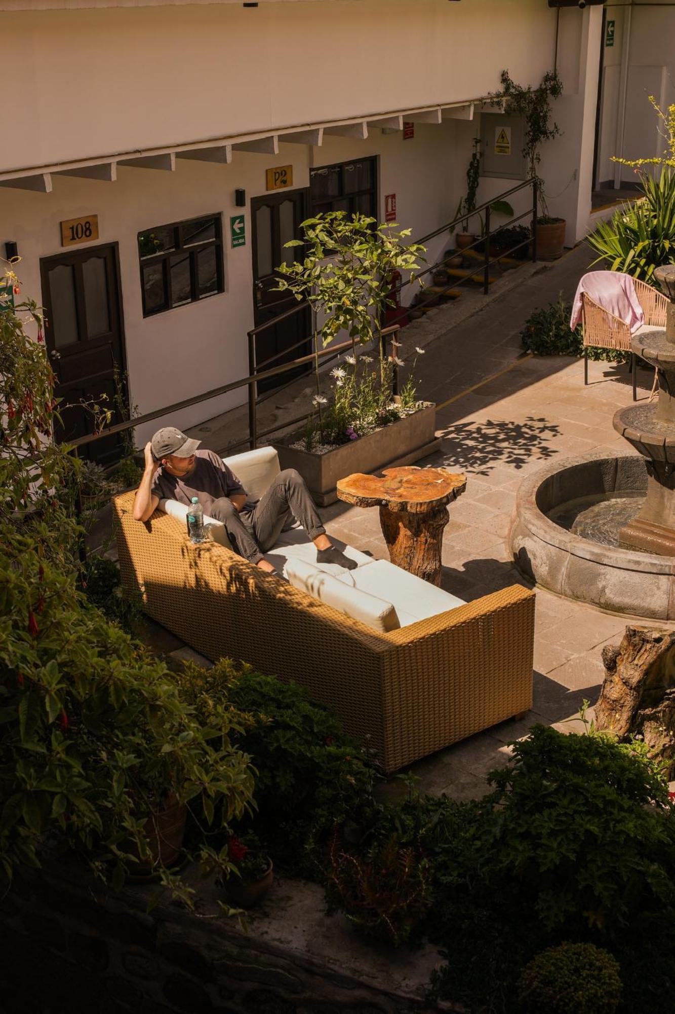 Black Llama Hostel กุสโก ภายนอก รูปภาพ