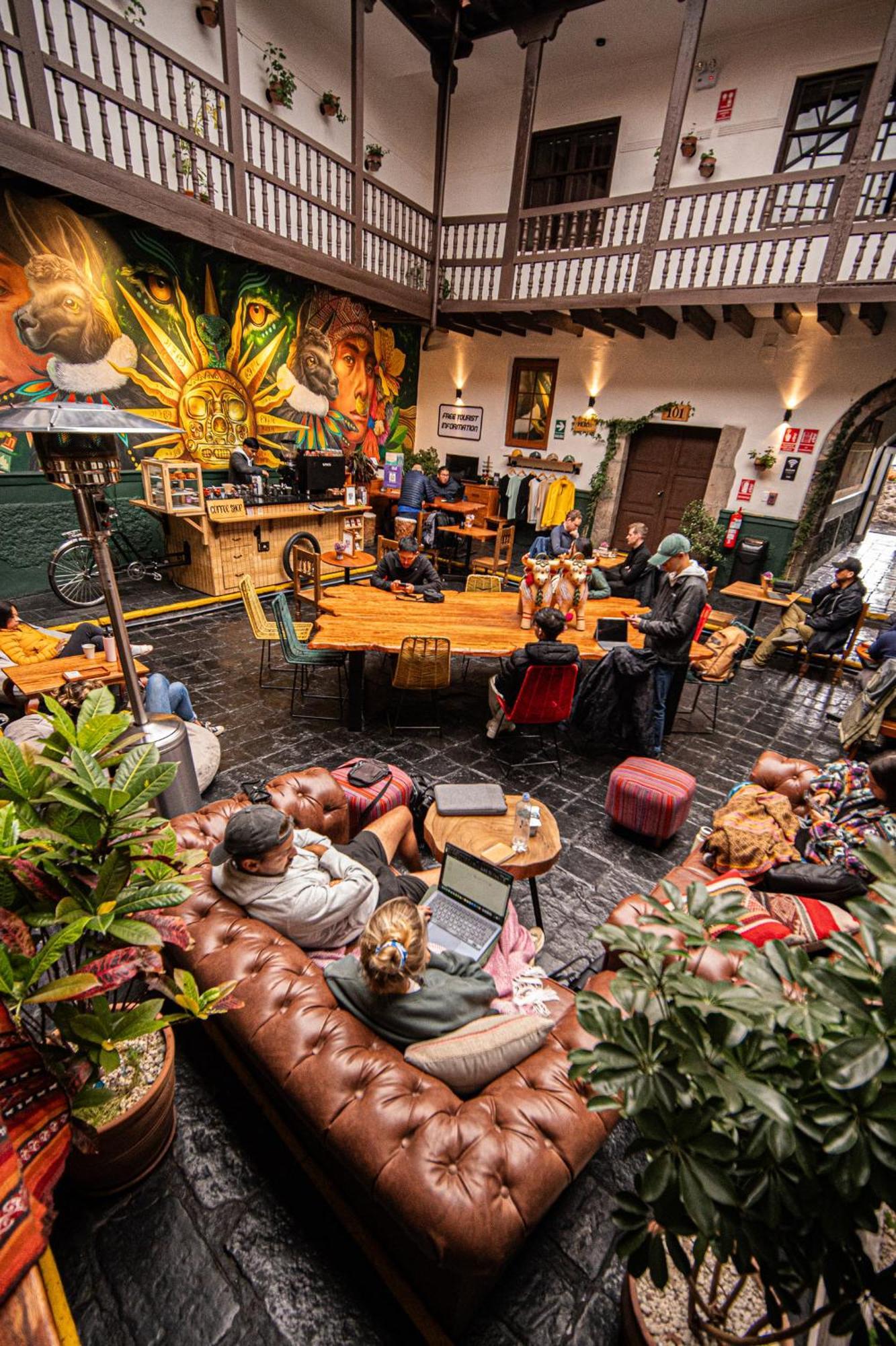 Black Llama Hostel กุสโก ภายนอก รูปภาพ