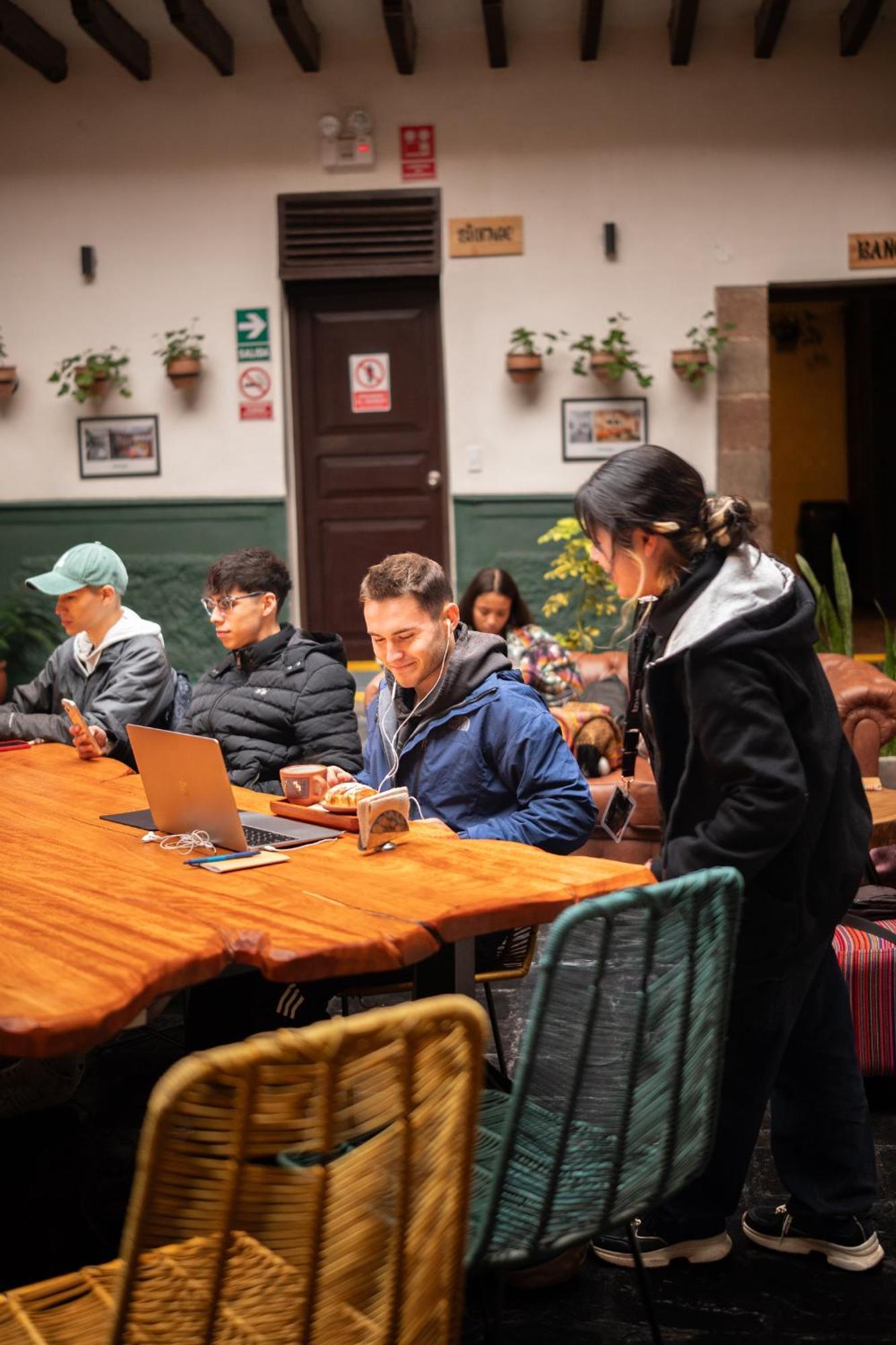 Black Llama Hostel กุสโก ภายนอก รูปภาพ